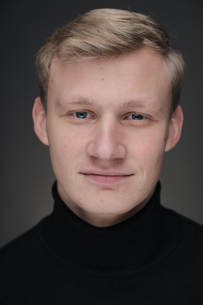 Константин Умрихин, актер театра ЭМДТ Константин Умрихин